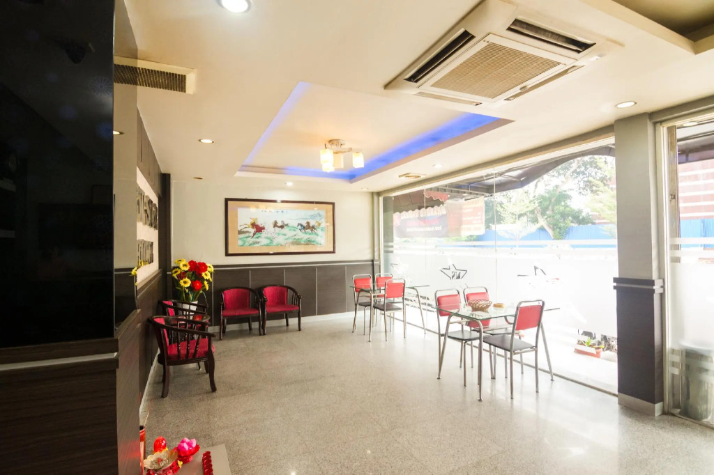OYO 1635 New Star Hotel