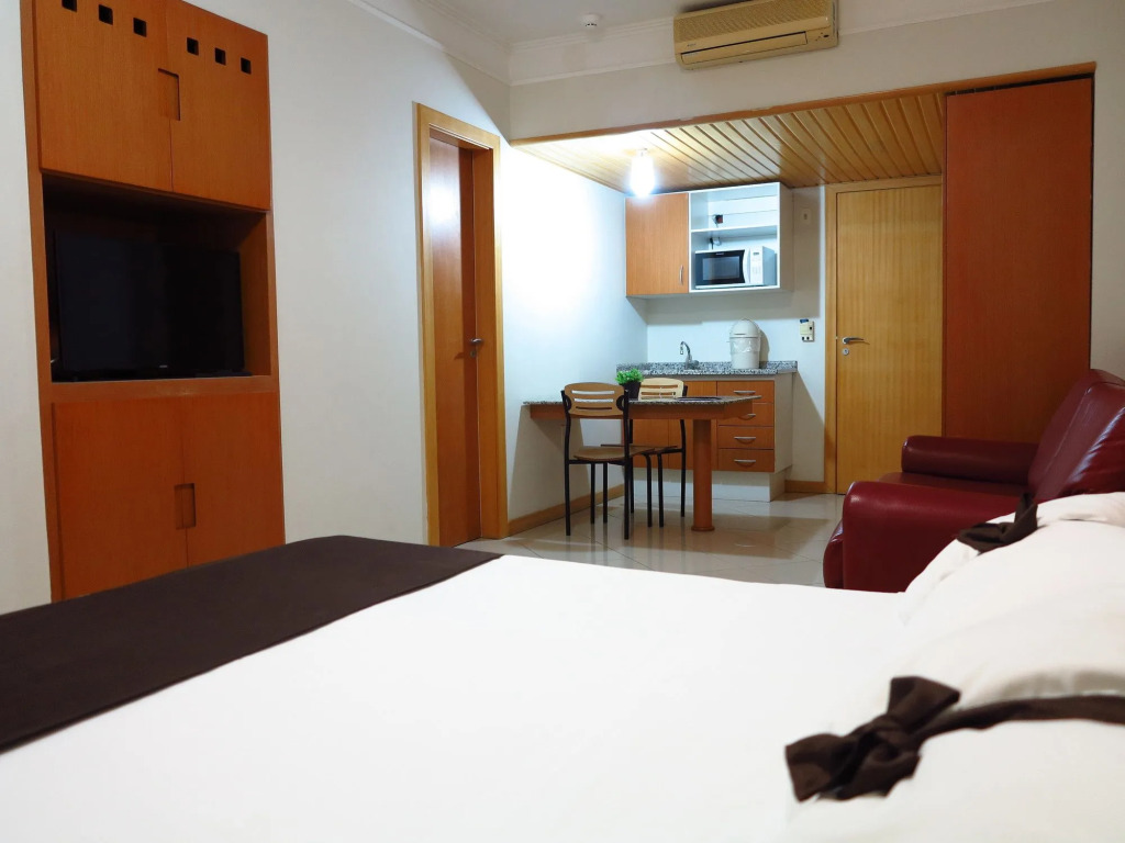 Stay - Apartamentos, Studios e Quartos - Piscina, Jacuzzi e Sauna - 400m da Praia Central