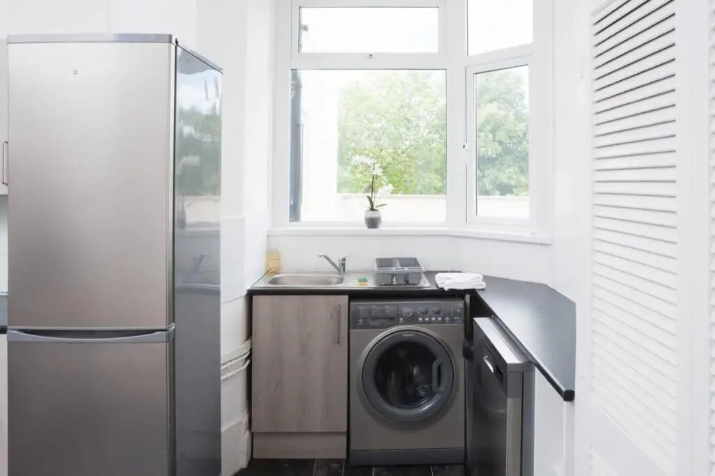 Newport house sleeps 9 - Mycityhaven