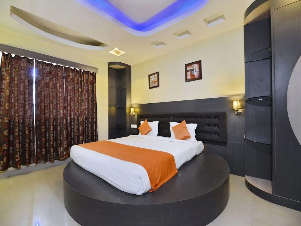 Sunrise Inn by OYO Rooms