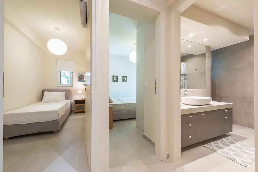 Lovely 2 Bedroom Apartment Vouliagmeni
