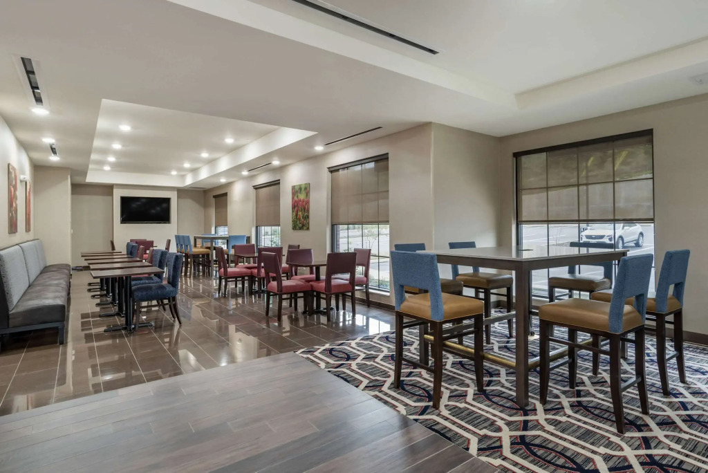 Comfort Inn & Suites Downtown near University