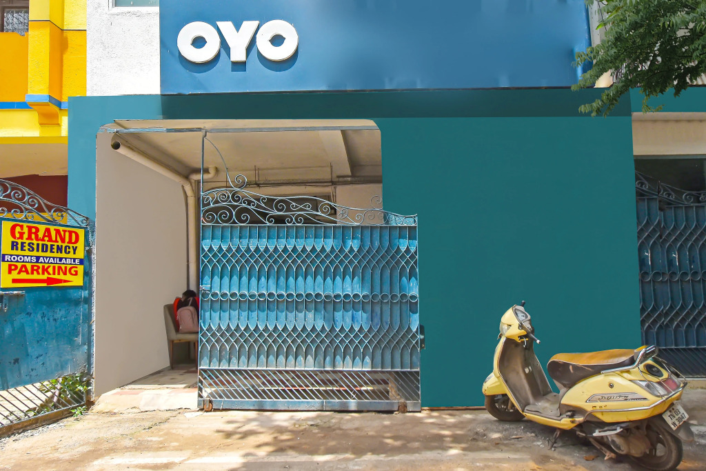 Hotel O Grand Residency Near Kasi Talkies