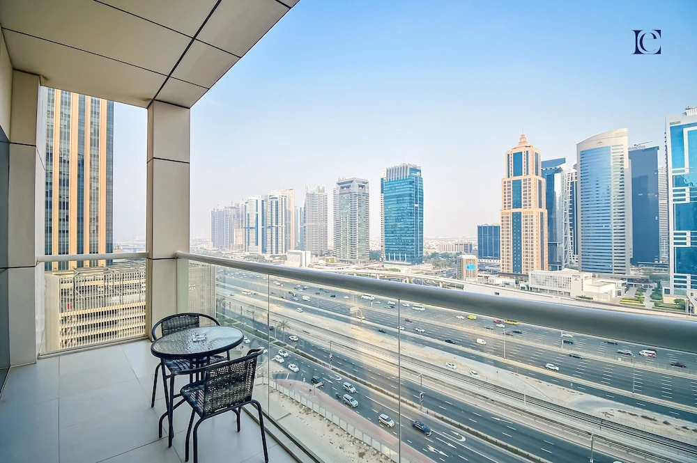 VST - Spacious Furnished 1BR in Marina