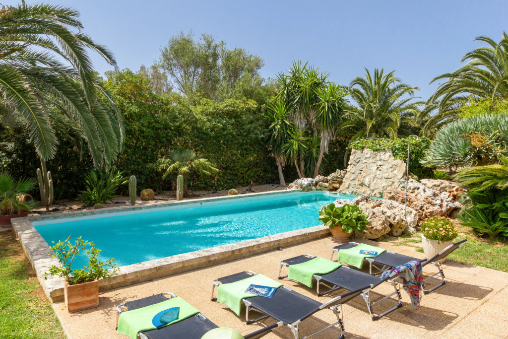 Villa Son Tretze by Villa Plus