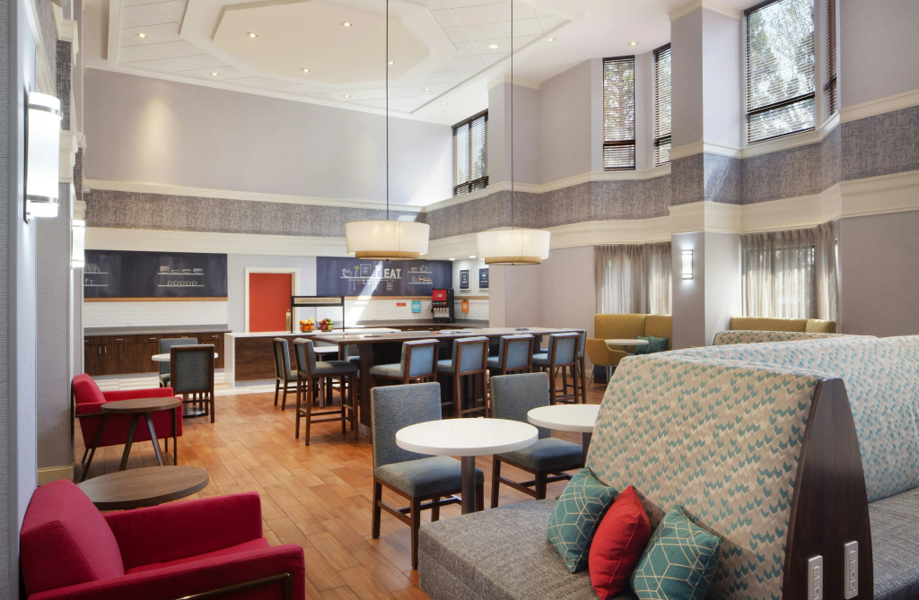 Hampton Inn & Suites-Atlanta Airport North-I-85