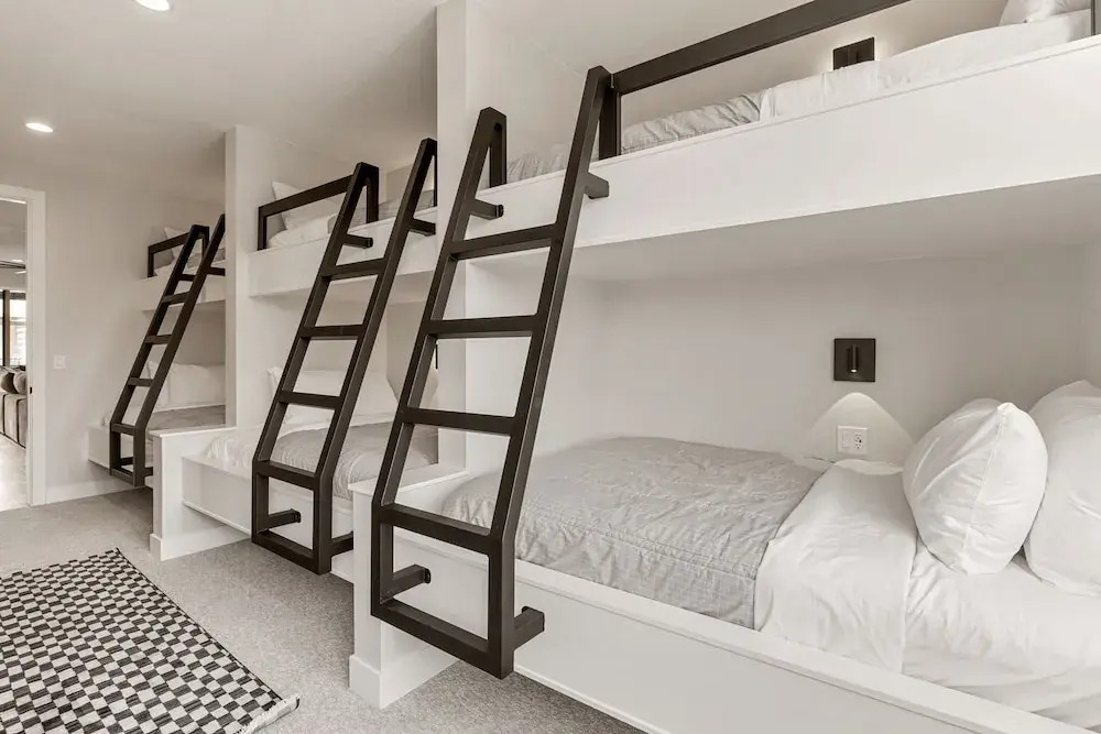 Weekend Vibes 5 Bedroom Townhouse