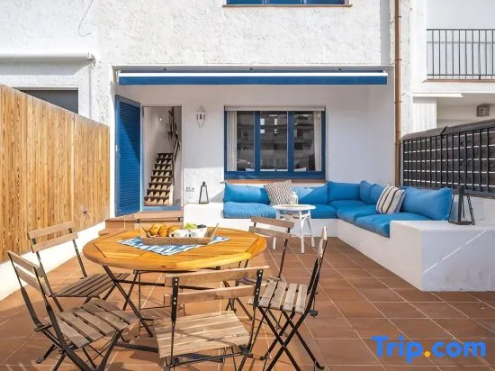 Centro Empuriabrava: Luminosa Casa en el Canal