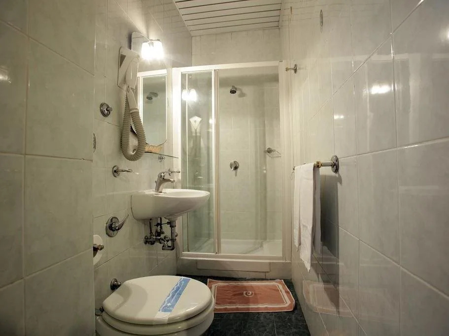Hotel Embassy