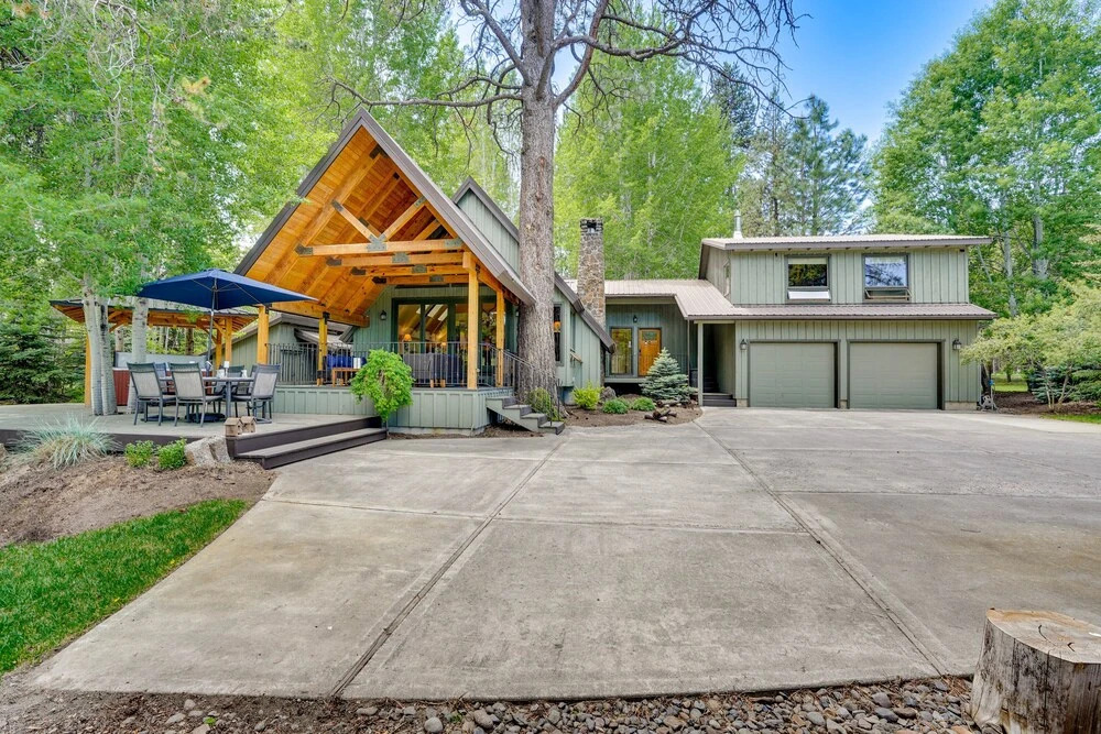 Waterfront Home w/ Hot Tub & Fire Pit in Sunriver!