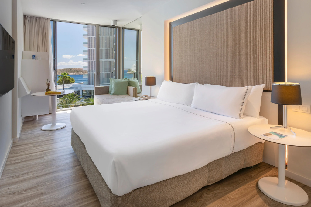 Отель Melia Calviá Beach