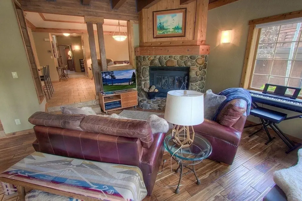 Third Creek Comfort 2 Bedroom Townhouse by RedAwning