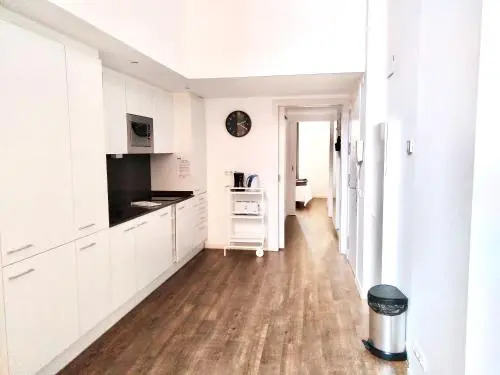 Stylish Modern Gracia Apartment 2A