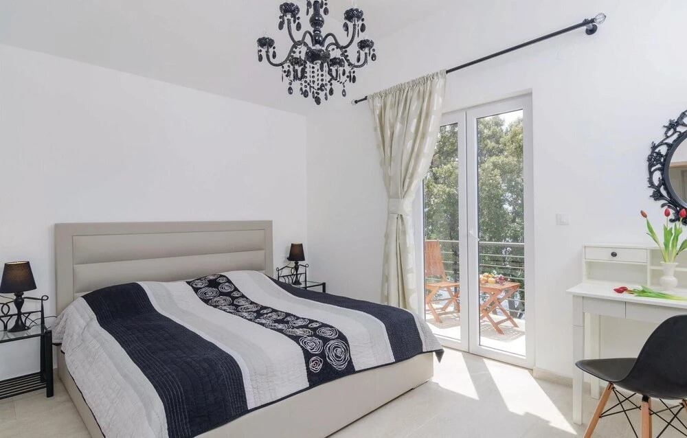 Beautiful Home in Dingac With Wifi and 3 Bedrooms