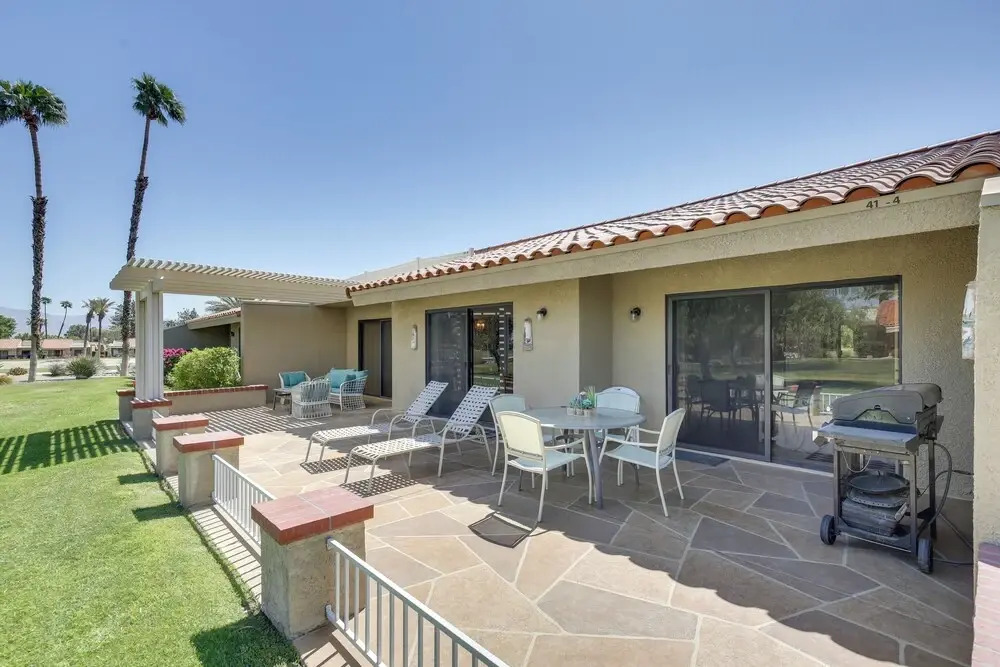Golf Course View & Pool Access: Palm Desert Condo