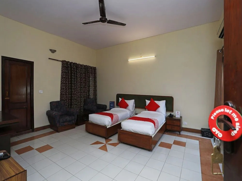 OYO 15791 Flagship Hotel Executive Hazratganj