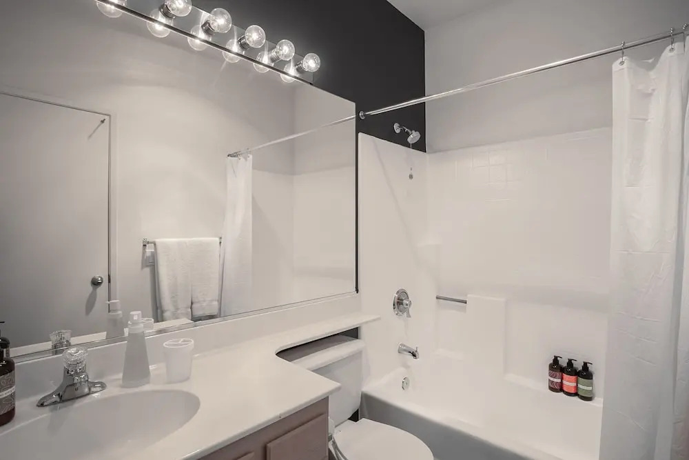 WanderJaunt - Stylish Mission Valley Apts