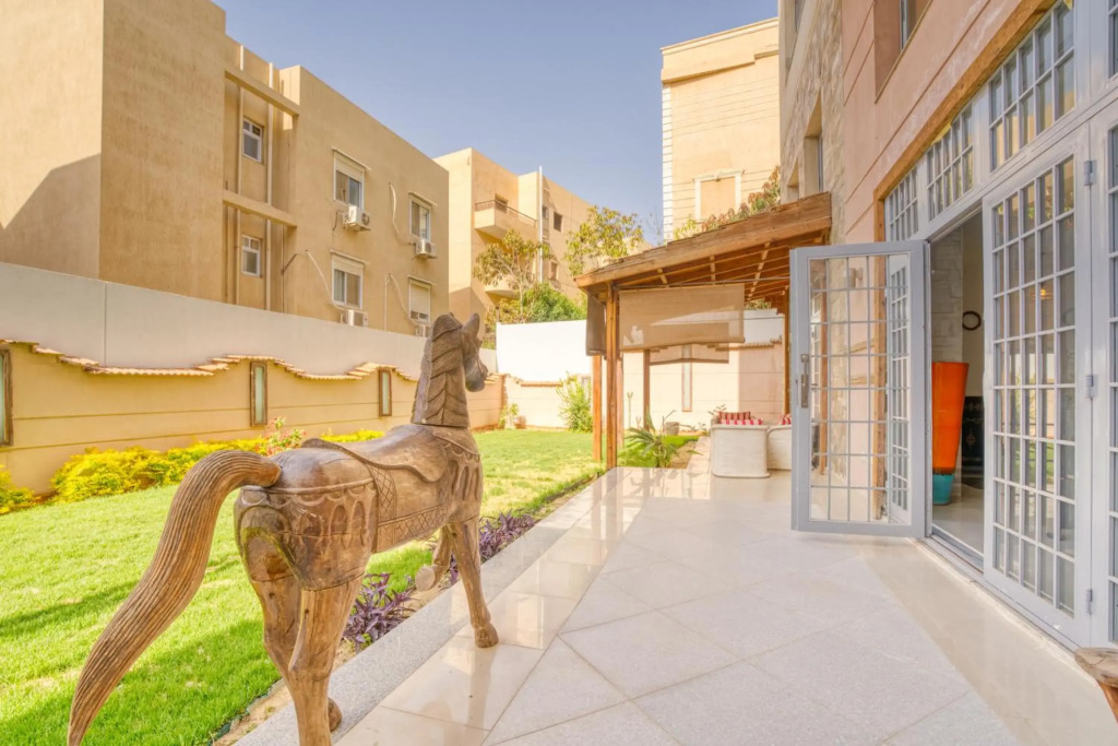 Elegant Hospitality - Garden Duplex
