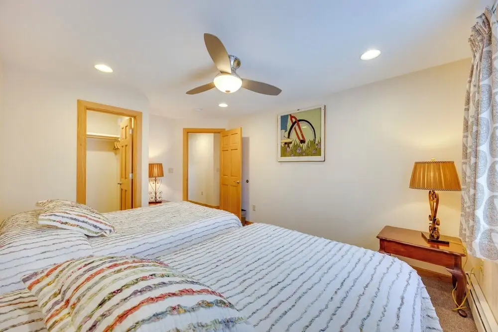 1/2 Mi to Attractions: Apartment w/ Deck