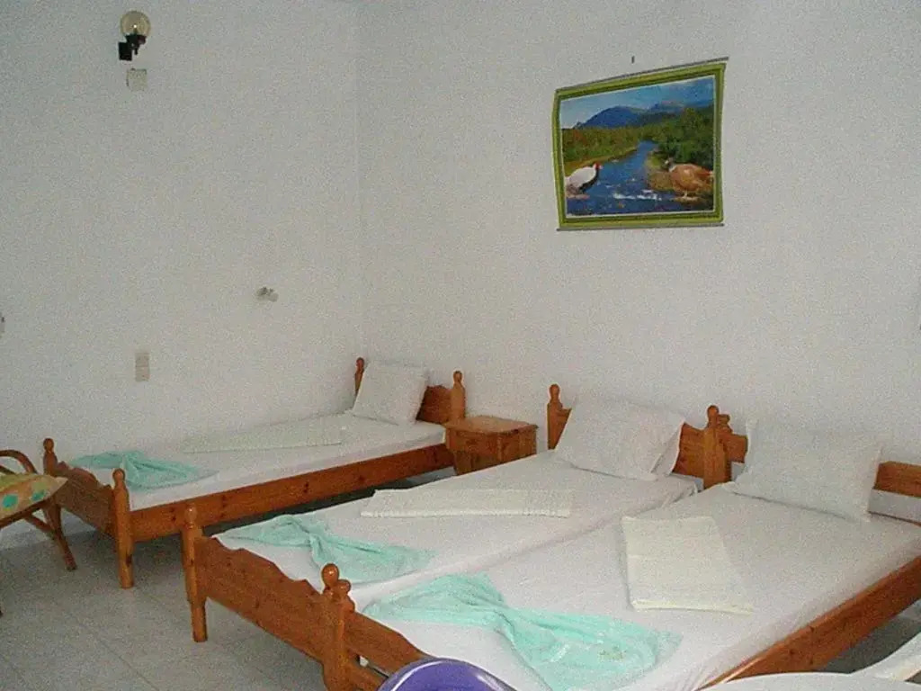 Capella Skiathos, Town