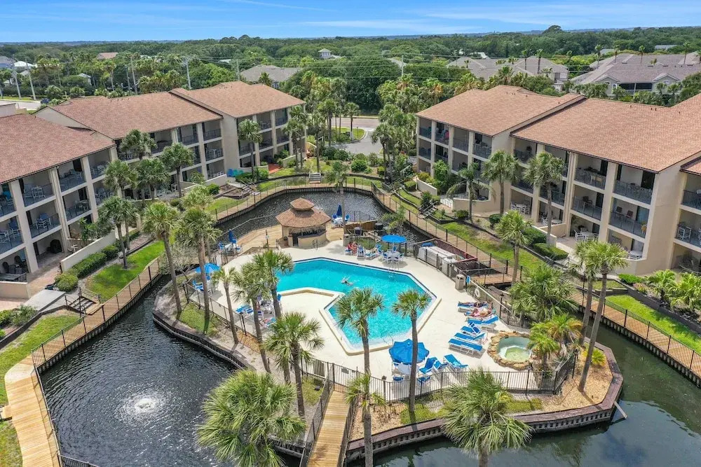 Recently Updated Resort Condo With 2 Pools, 2 Balconies, Ocean Views, Bbq, & W/D