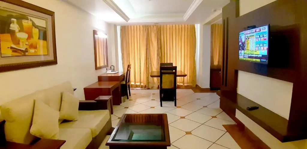 Emarald Hotel