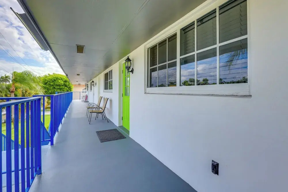 Walk to Beach & Marina: Singer Island Condo