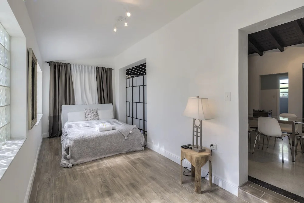 2BR 2BA Miami House by JOS17