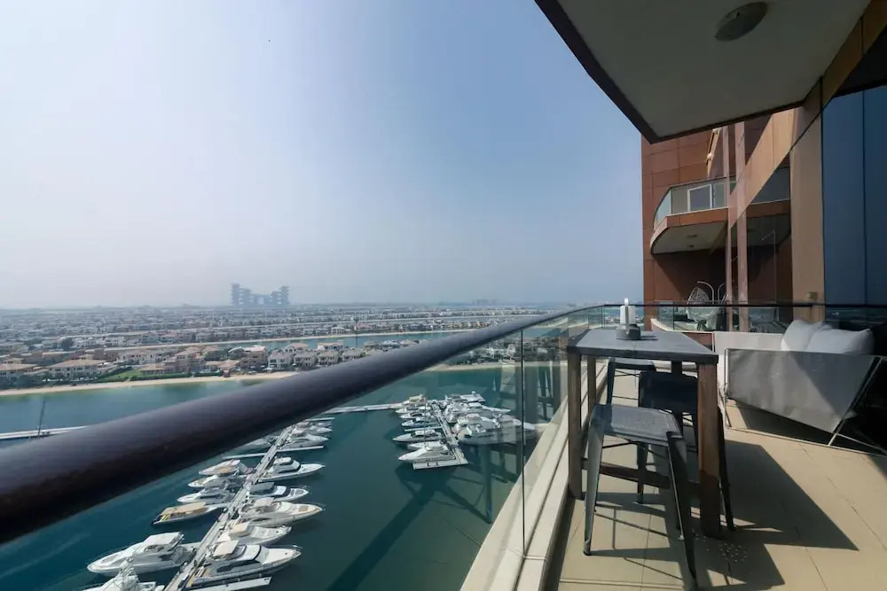 Big Bright Luxury Apt w Atlantis Sea Views on Palm Jumeirah