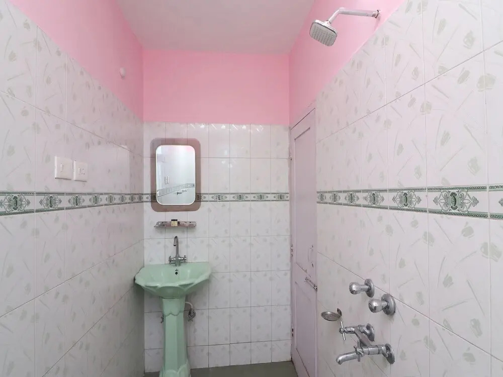 Moksh Hotel by OYO Rooms