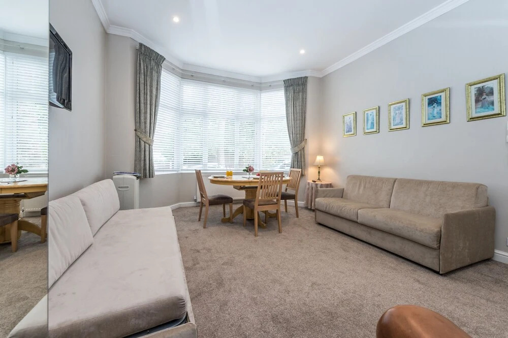 Chic 1 Bedroom Apartment-12 Minutes From Centre