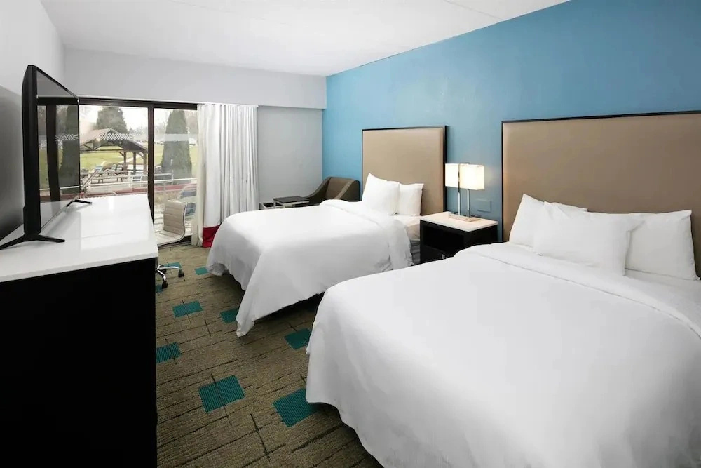 Cburg Inn & Suites