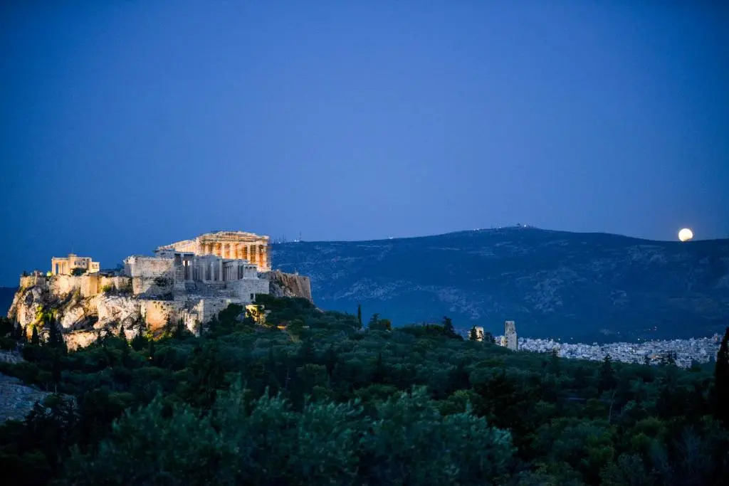 Athens house with yard 12 min walk to Acropolis