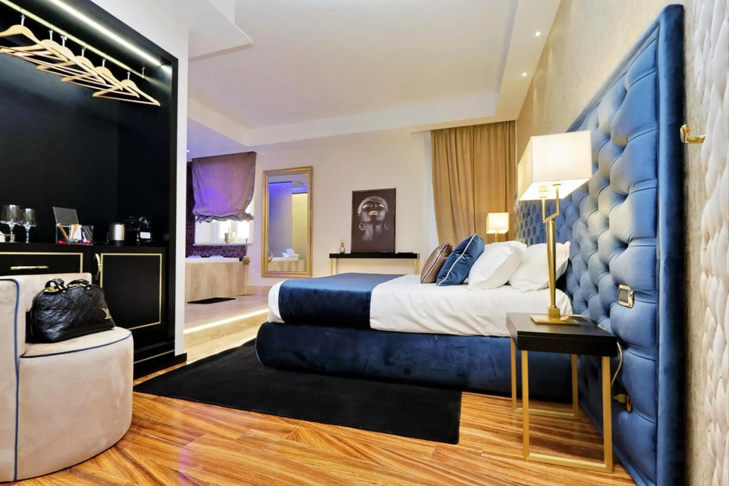 Spanish Diamond Luxury Suites & Jacuzzi