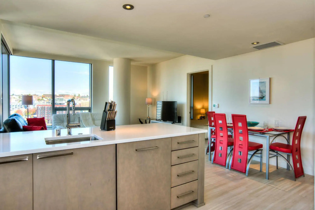 Furnished Apartments on Pine Street
