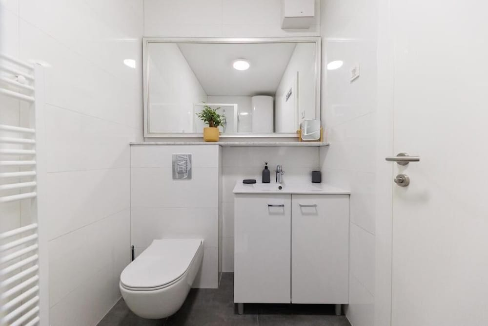 365 Sunsets Apartment by Belmont Realty