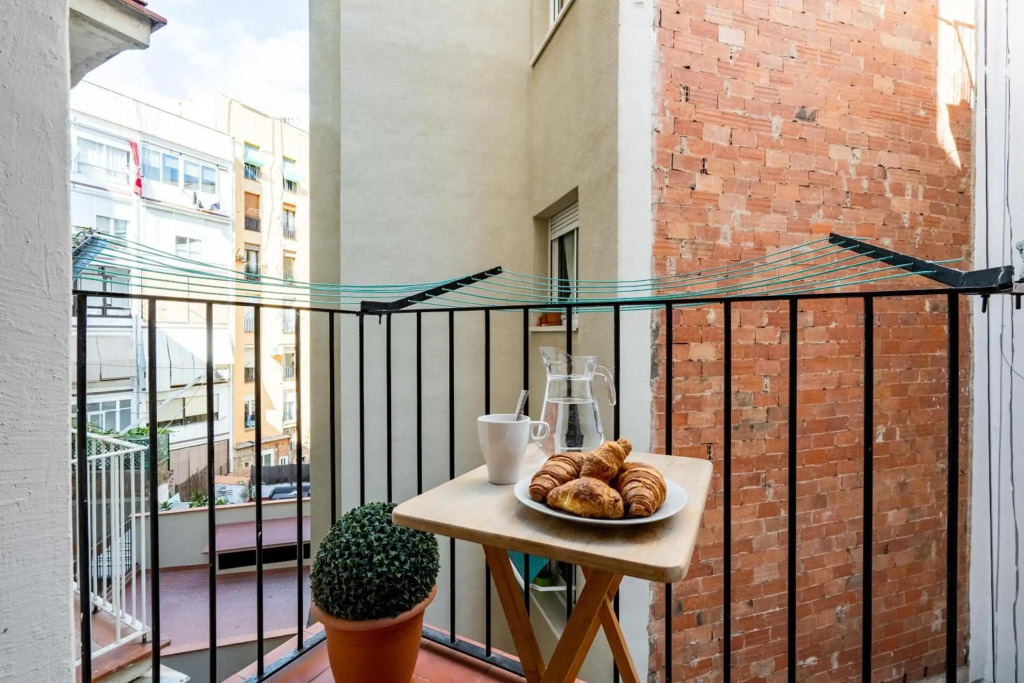 FridaysFlats, Cozy & Quiet - 2 bedroom flat near sagrada familia