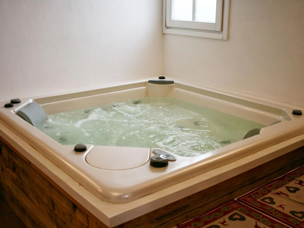 Typical Cottage in Bellamonte Italy with bubble bath
