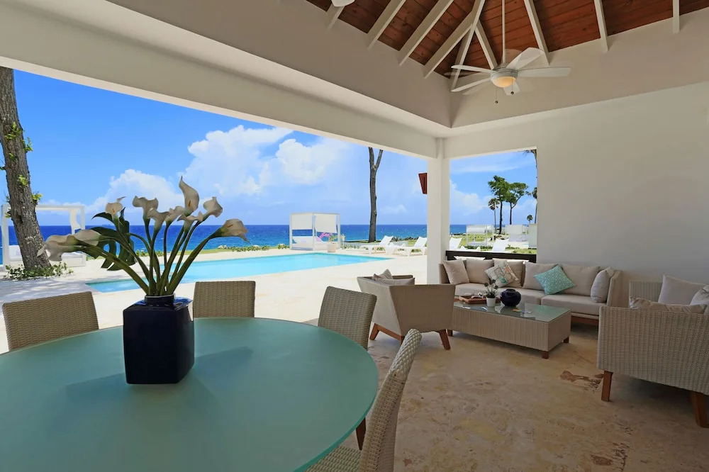 Ocean Front Villa Deluxe 4 Bedroom