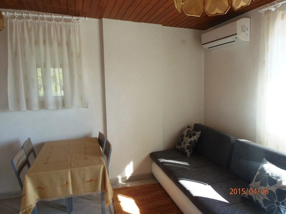 Apartments Milka Brodarica
