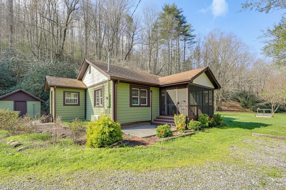 Quaint Mountain Charm! Robbinsville Hideaway