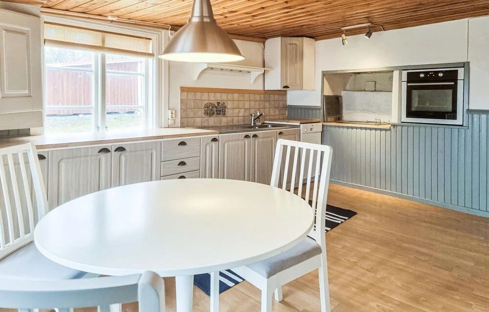 Cozy Home In Ödeshög With Kitchen