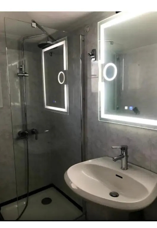 Eleni's Luxury Suite