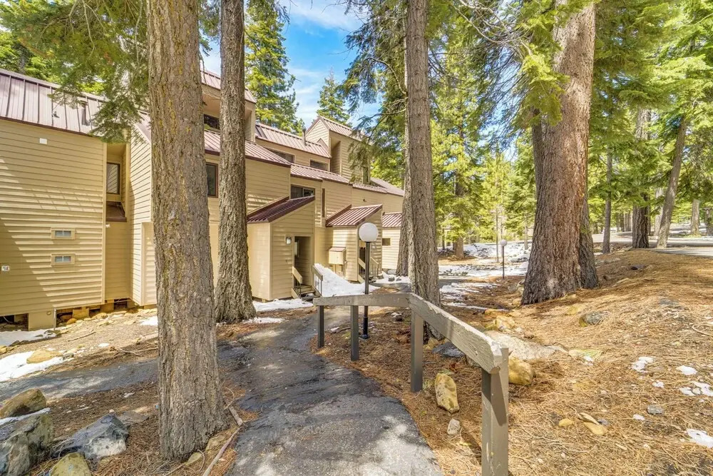 Steps to Lake: Scenic Carnelian Bay Retreat