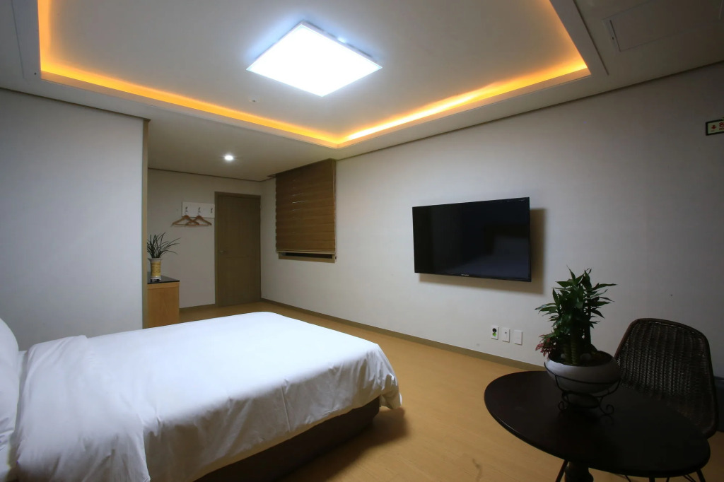 Line Hotel