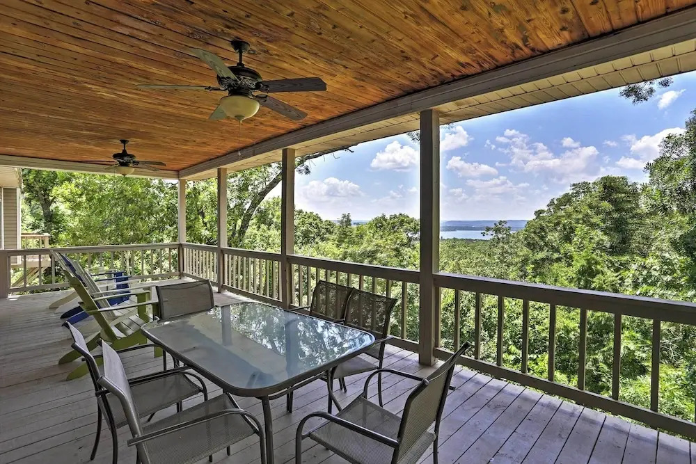 Pool, Games & Basketball Court! Branson Getaway