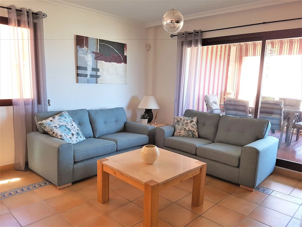 Stunning 4 bed duplex with sea views