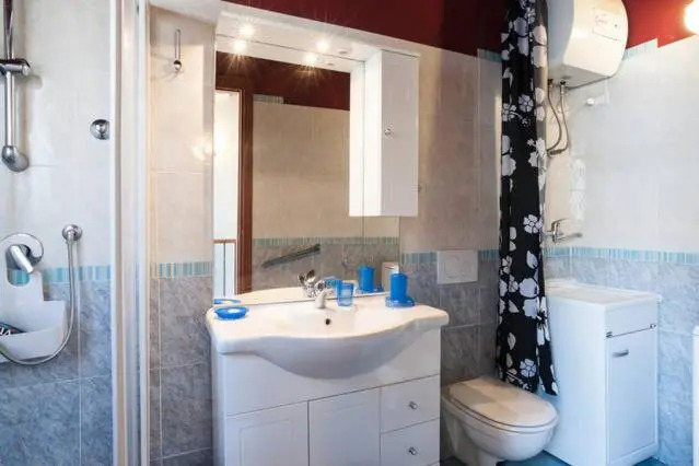 Click Center Apartment