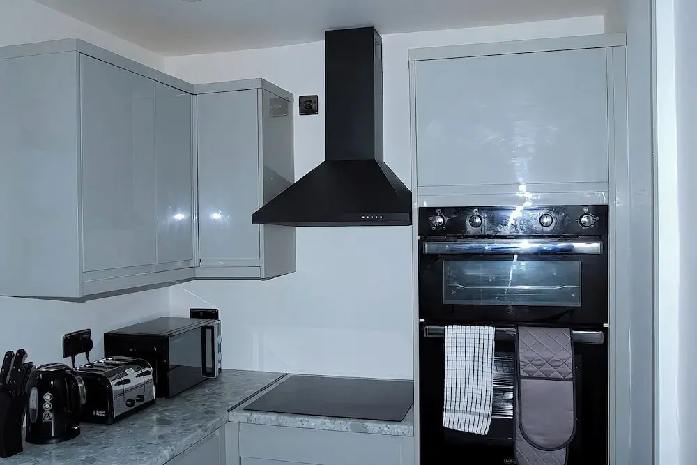 House Sleeps 5 With Garden and Parking