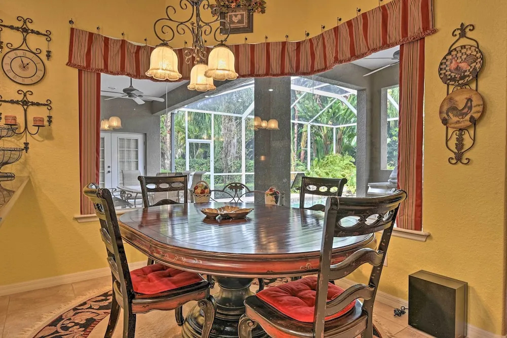 Elegant Valrico Home ~ 15 Mi to Downtown Tampa!